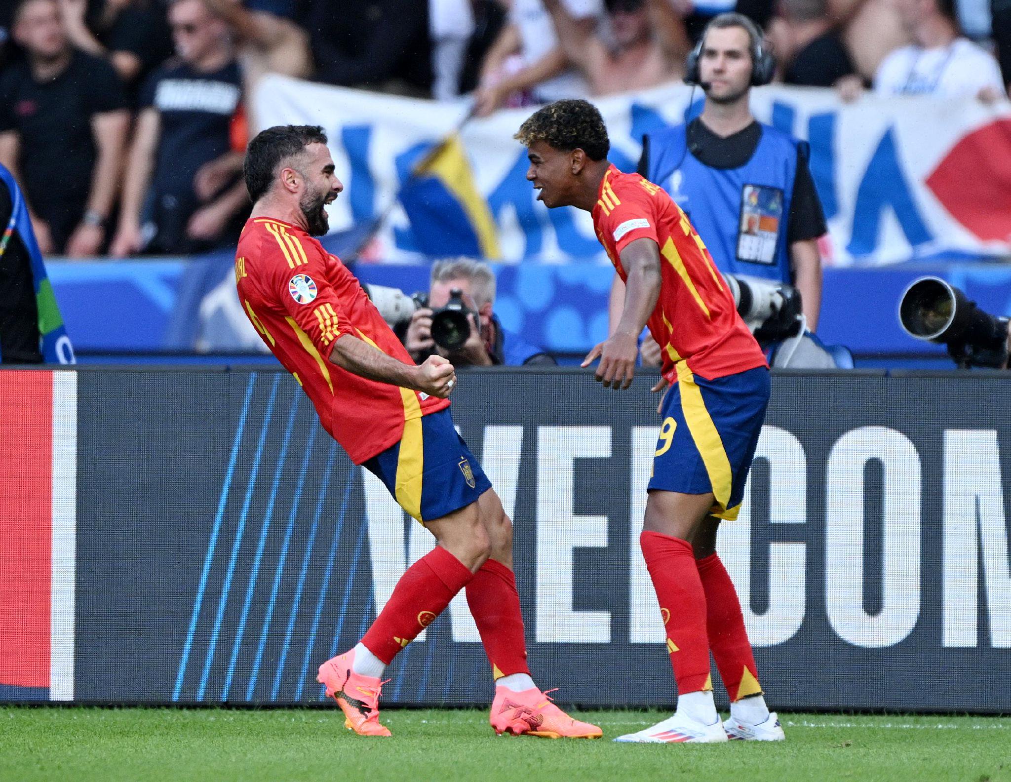 哥倫比亞撃敗阿尔及利亞，各個果比赛中展