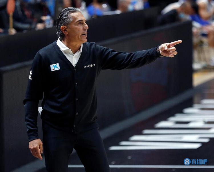 球队助教临时接手教鞭，带领球队成功突破困境