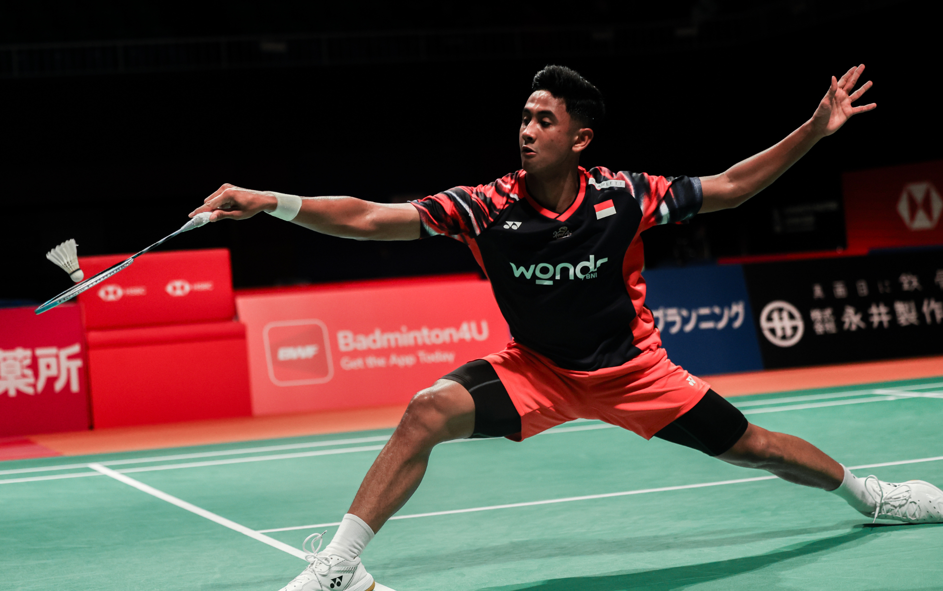 包含中国羽毛球队险胜印尼羽毛球队，陶菲克三分雨点燃全场的词条