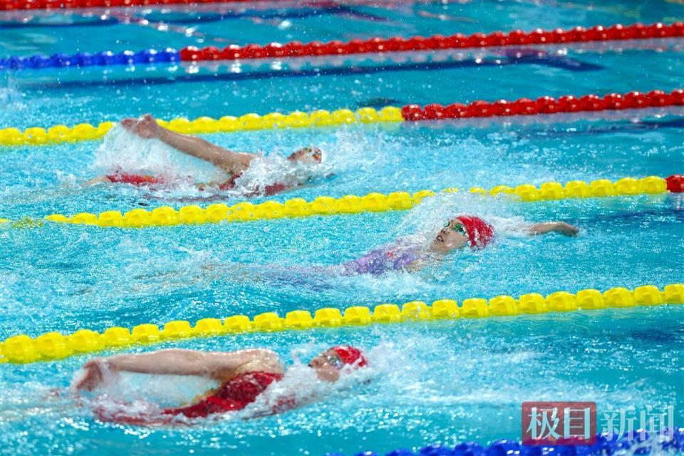 游泳男子蛙泳决赛现场触手可及，金银铜大战