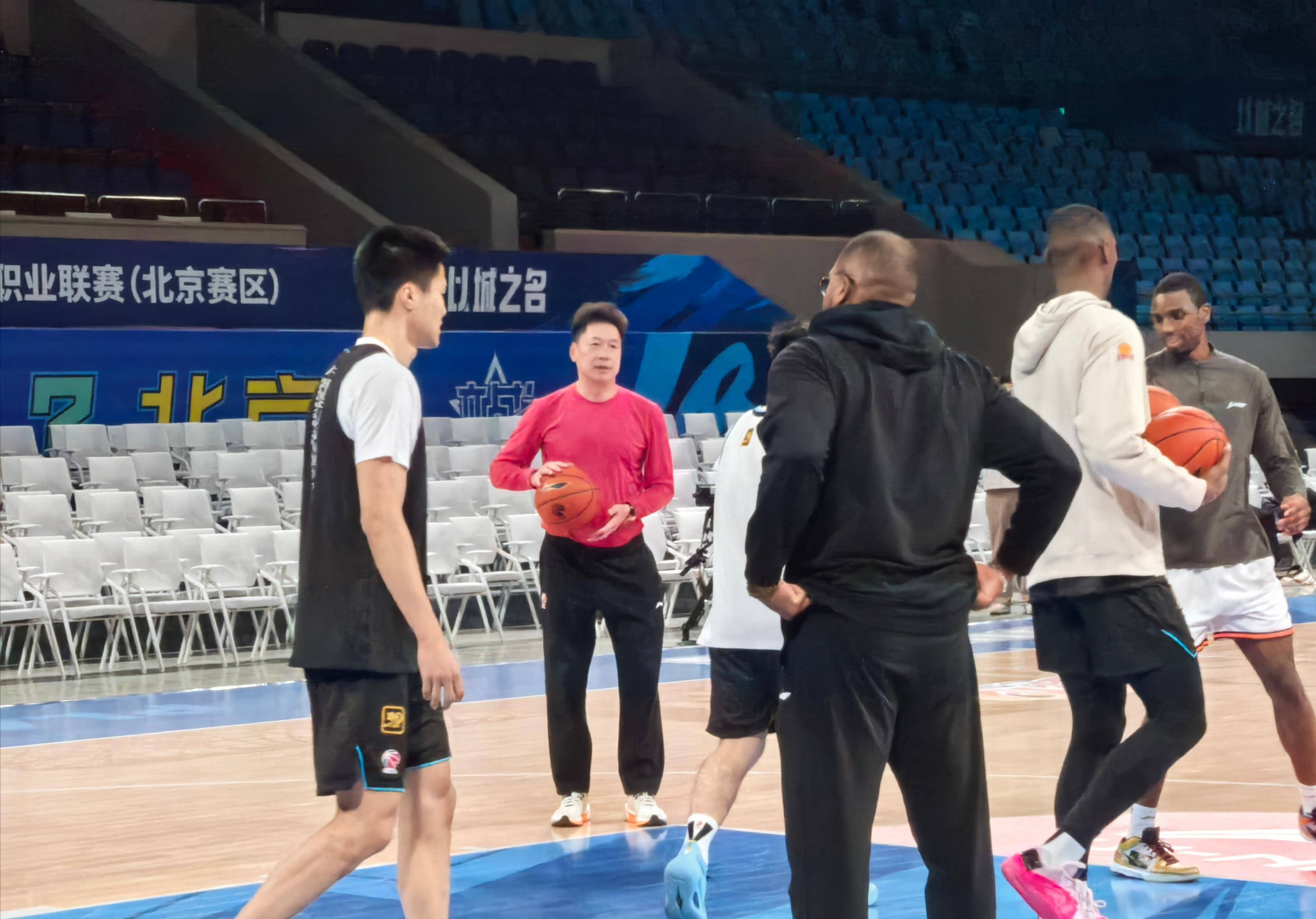 山西男篮稳定发挥,轻松战胜福建队 山西男篮稳定发挥,轻松战胜福建队