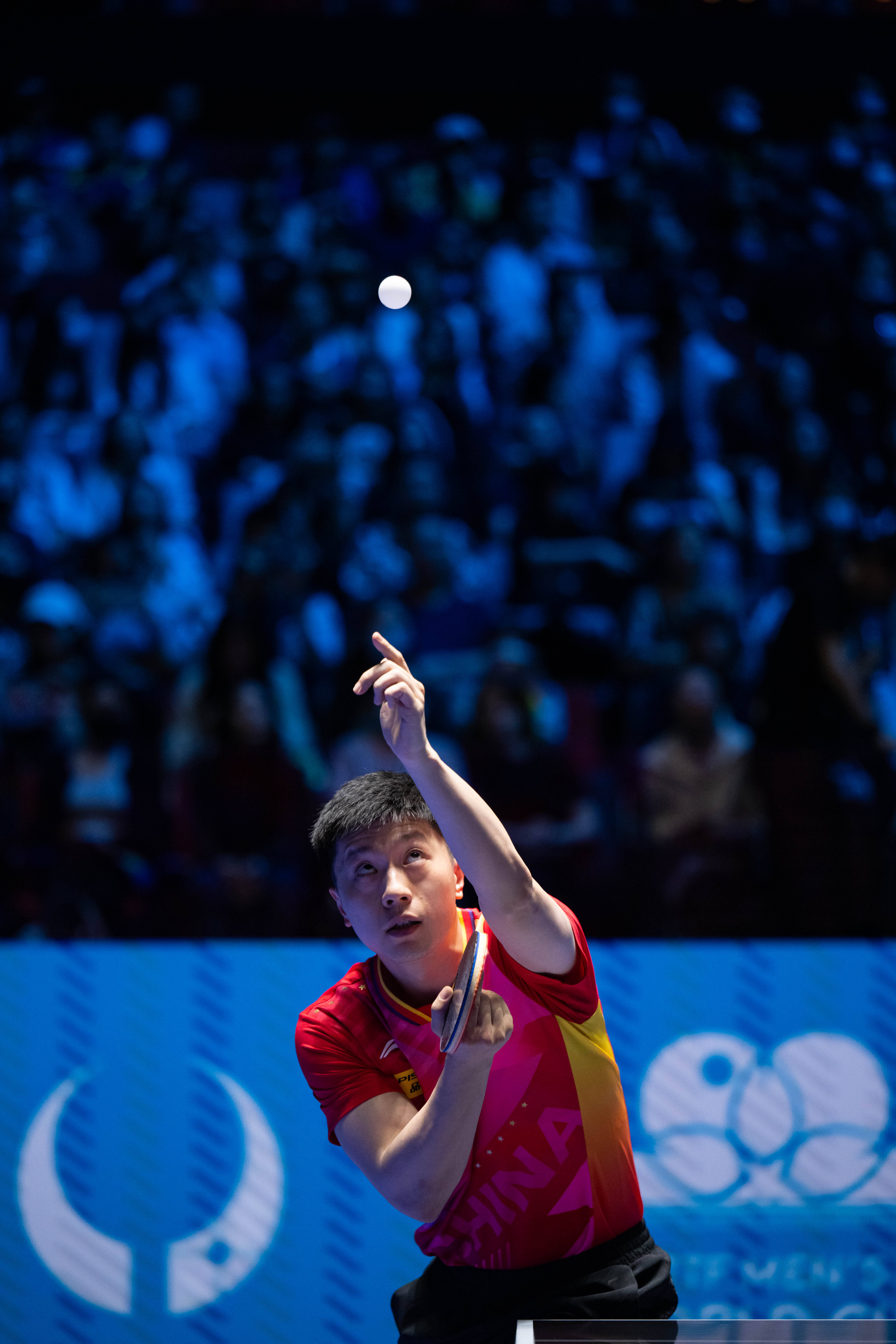 包含英国乒乓球队鏖战法国乒乓球队，马龙关键制胜的词条