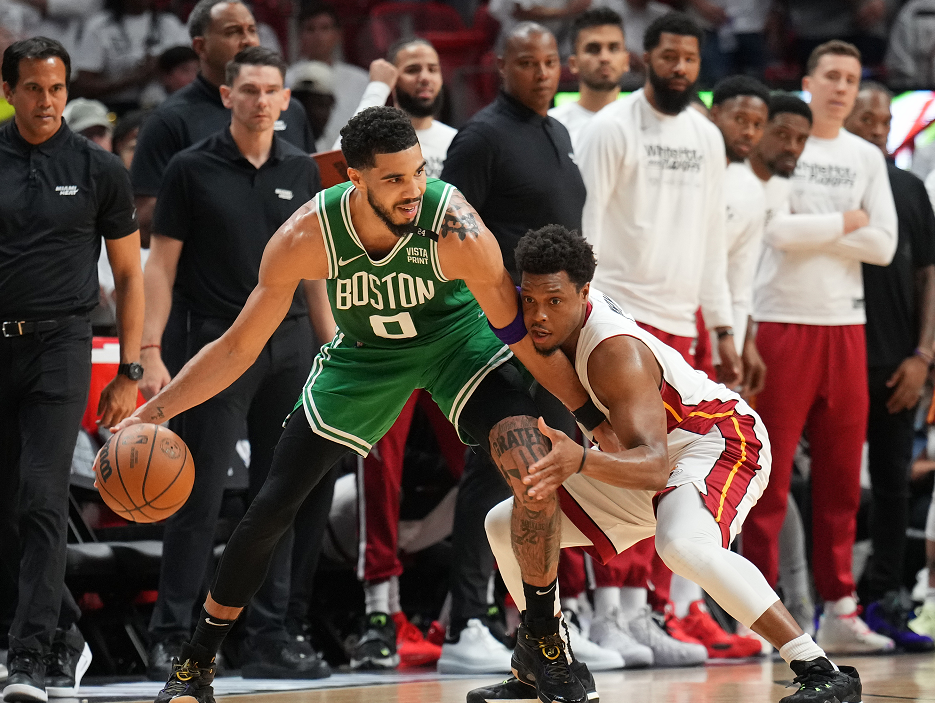 凯尔特人鏖战广东队,陶汉林统治全场的简单介绍 凯尔特人鏖战广东队,陶汉林统治全场的简单介绍