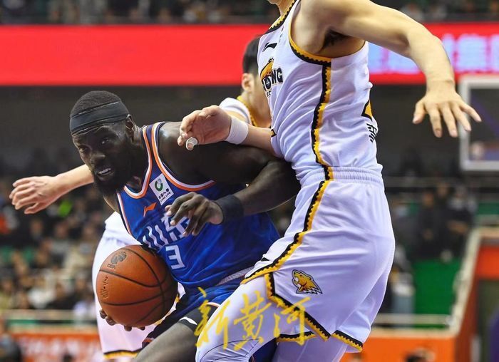 凯尔特人鏖战广东队,陶汉林统治全场的简单介绍 凯尔特人鏖战广东队,陶汉林统治全场的简单介绍