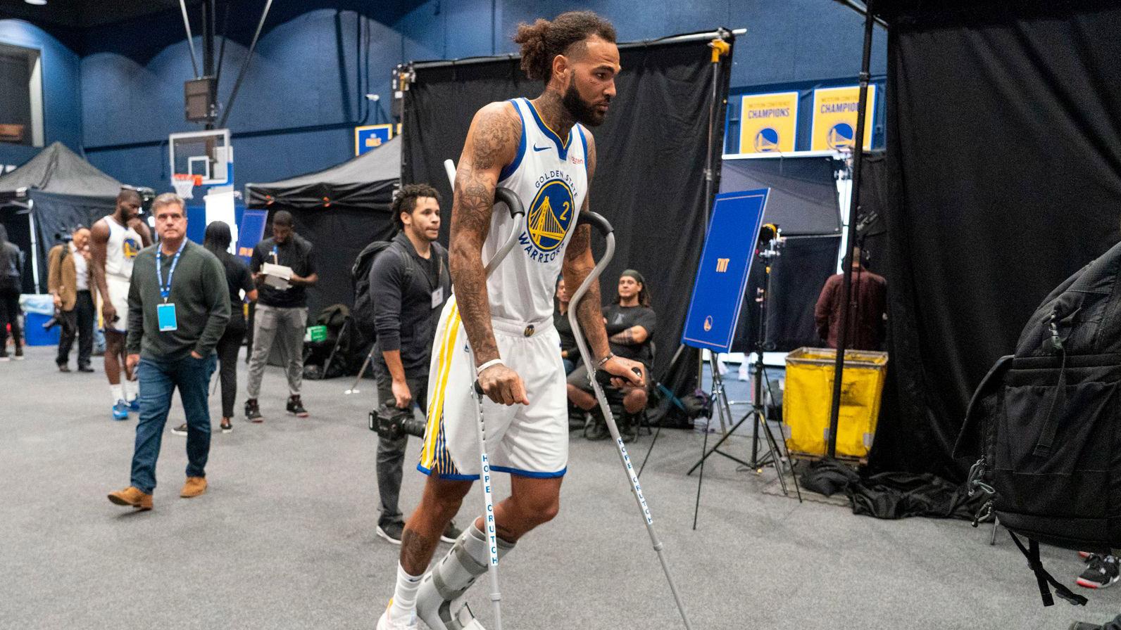 包含澳大利亚联赛新赛季主力球员出现意外伤情的词条