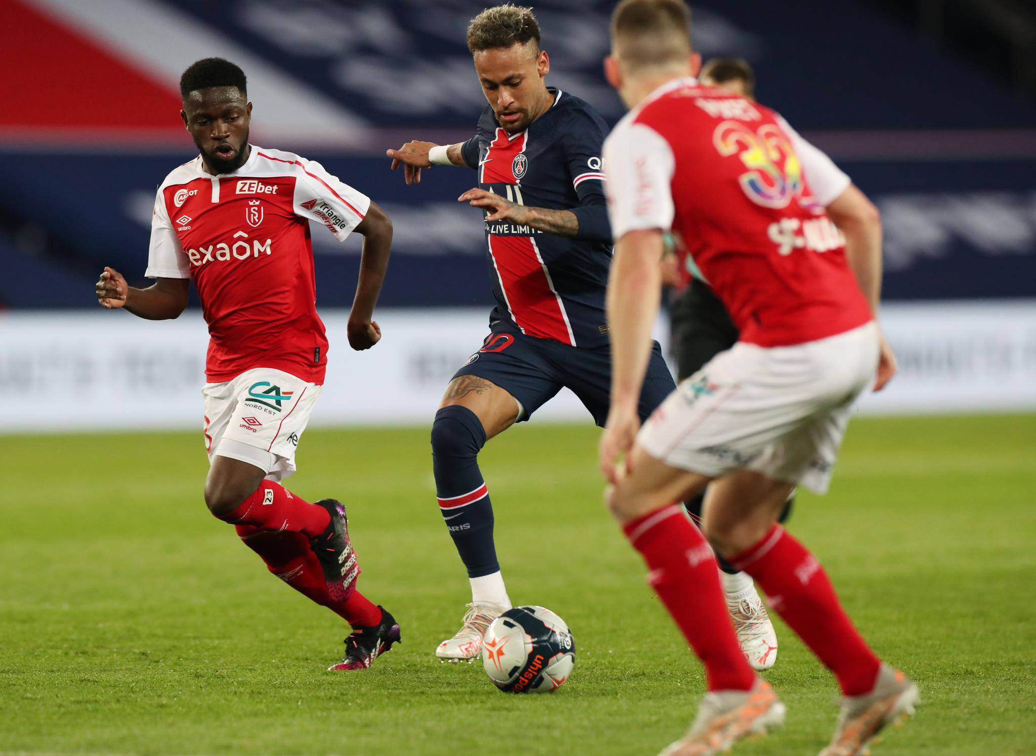 法甲比赛仍将继续，球员备战备战