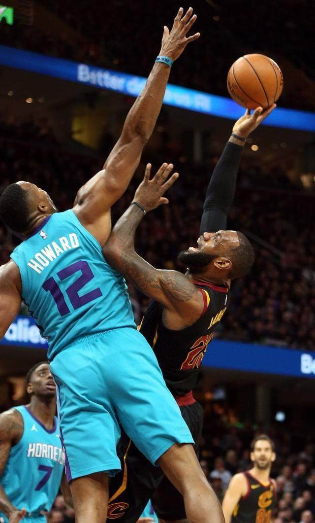 包含骑士大胜取得四连胜，士气高涨振奋全队的词条