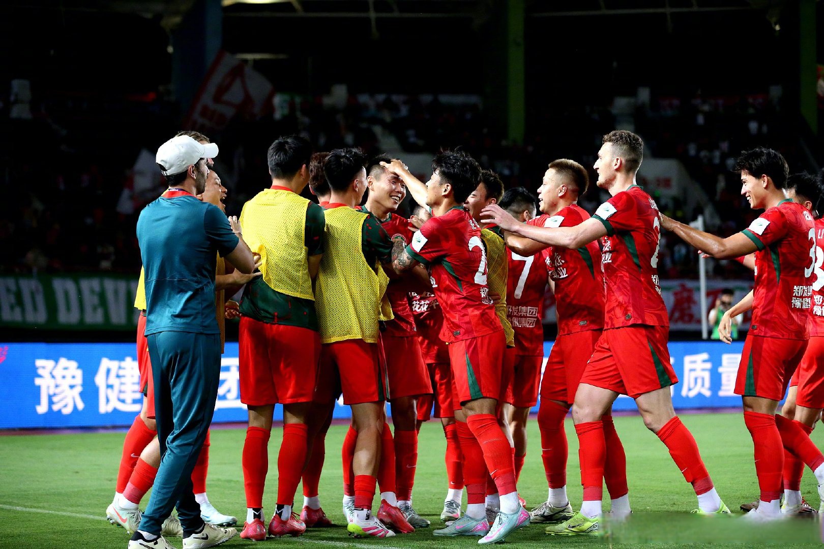 足球赛事硝烟再起，各队实力PK角逐的简单介绍