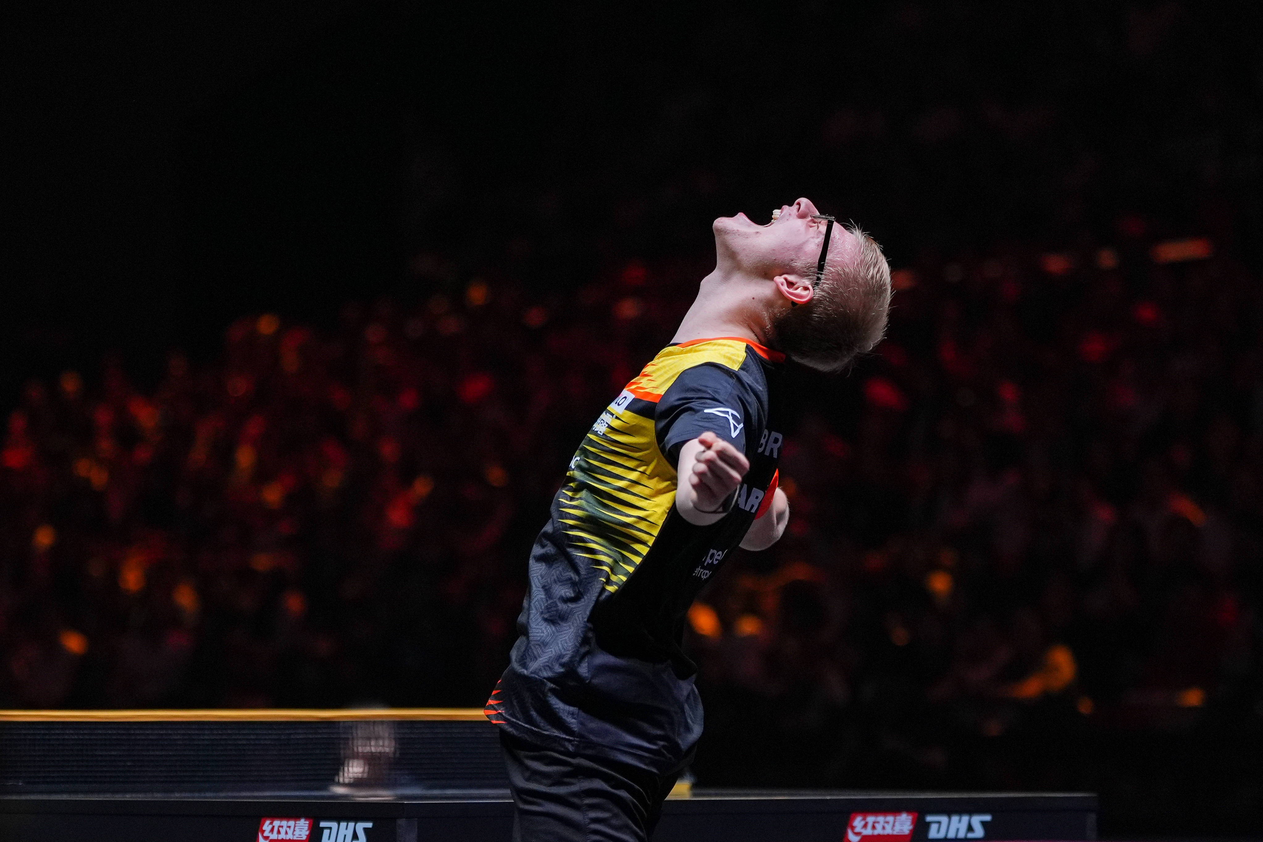 乒乓球双打赛上演绝杀，中国选手携手晋级