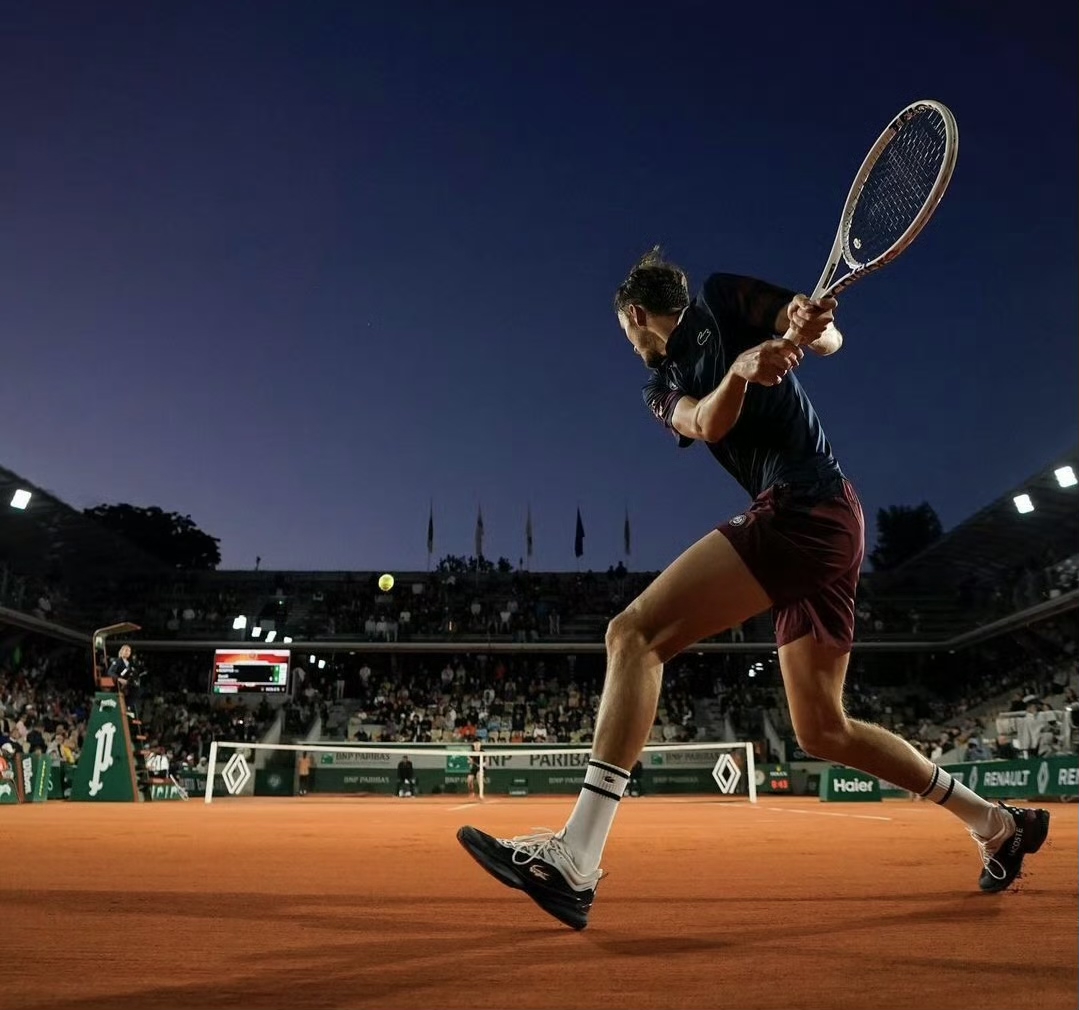 开云官网-法网绝杀拉沃尔杯，梅德韦杰夫点燃赛场的简单介绍