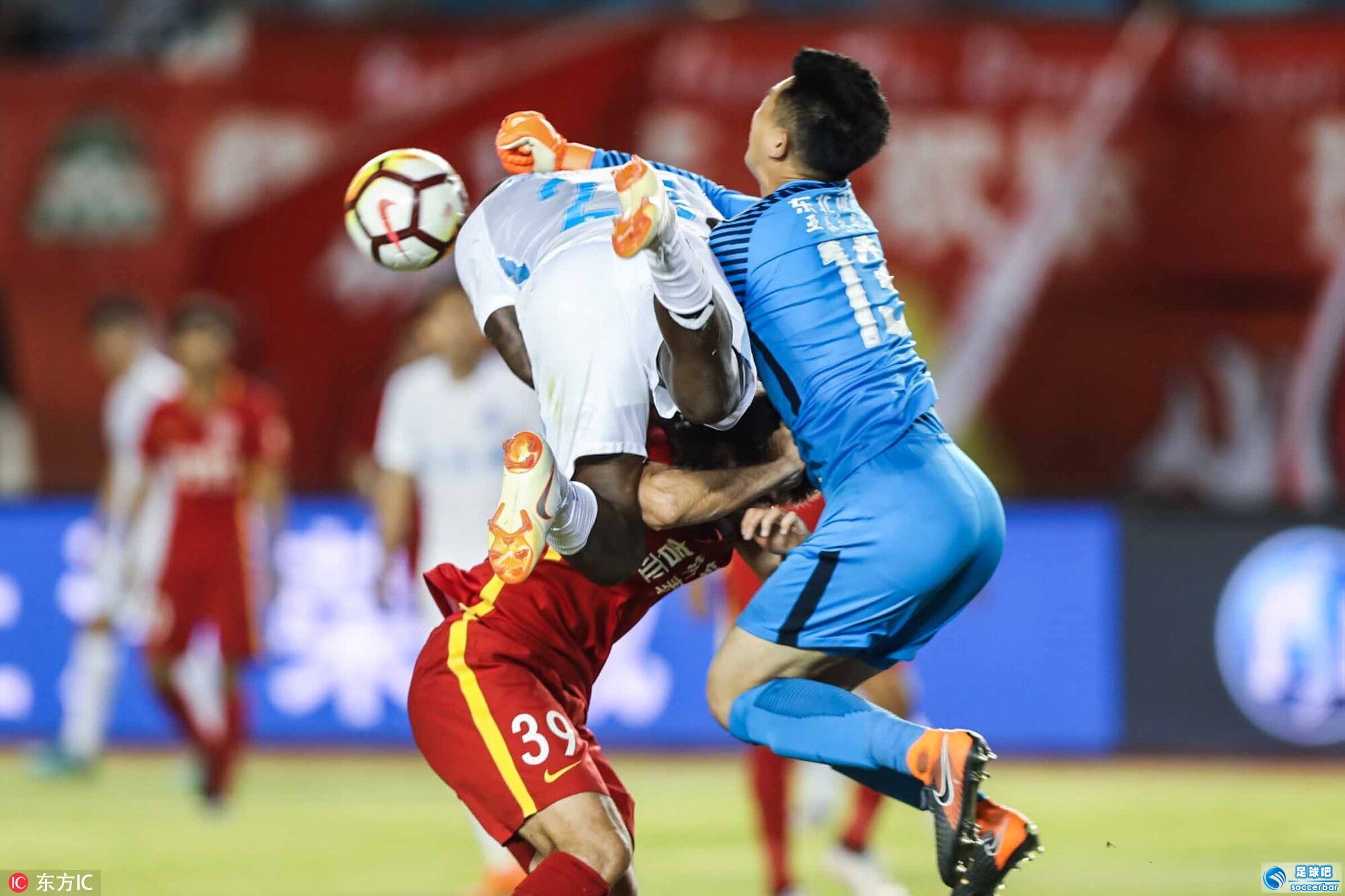 恒大客场击败泰达，遭遇连败