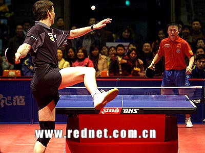 英格兰队力克中国队，波尔点燃赛场