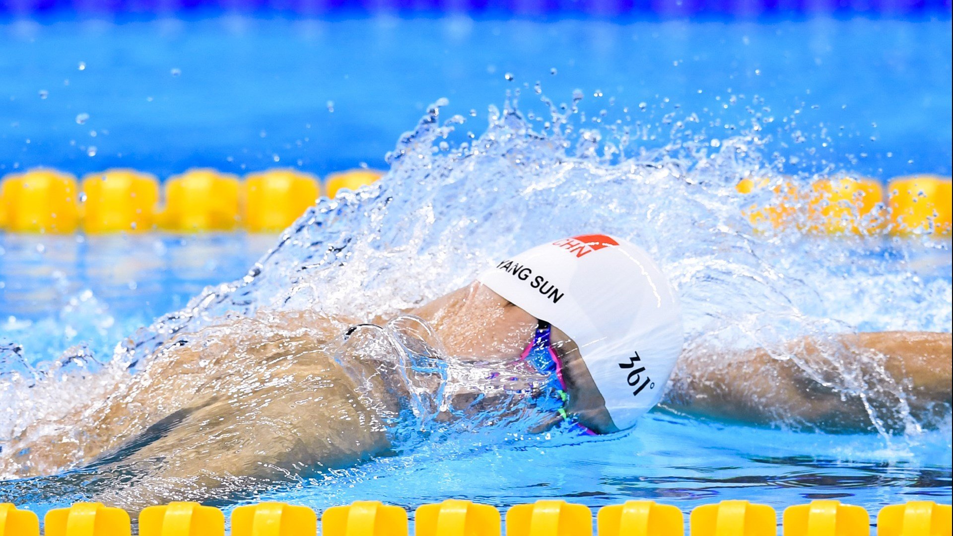 赛道上的两极,索伯车队横扫哈斯,维斯塔潘惊艳四座